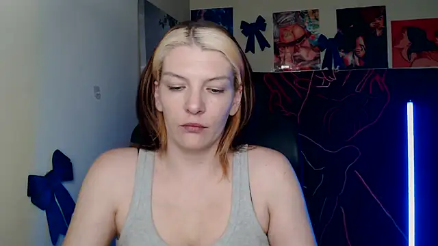 VanessaRey  online show from 04/14/26, 04:24