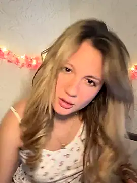 Snapshot of mollygirll chatting on 10/09/25, 04:05 mollygirll online show from 10/09/25, 04:05