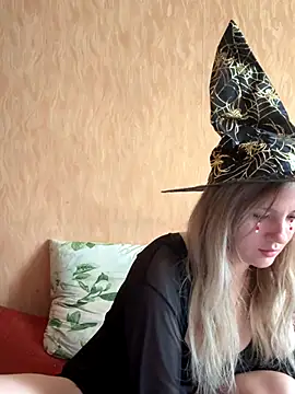 Snapshot of mollygirll chatting on 10/29/25, 11:56 mollygirll online show from 10/29/25, 11:56