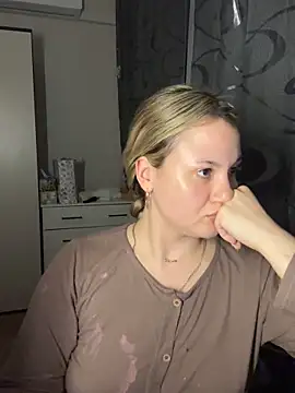 mollygirll online show from 04/11/26, 07:51