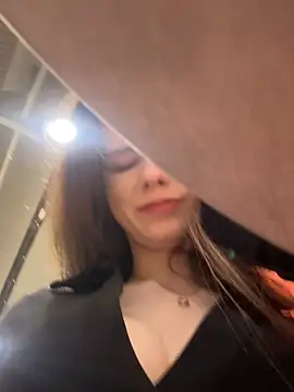 MilaBee online show from 02/05/26, 09:36