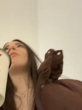 MilaBee online show from 04/21/26, 06:52