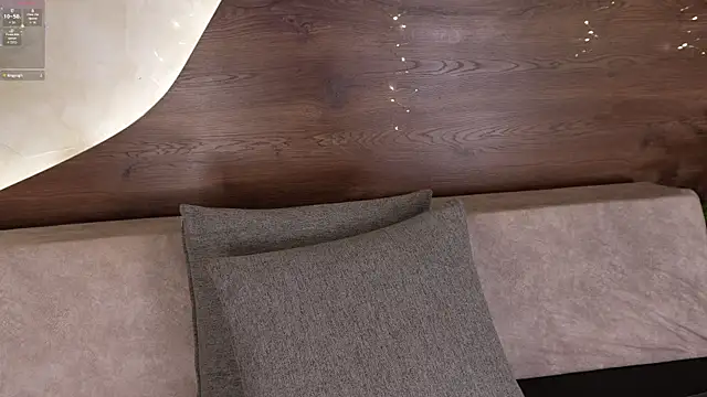 mia lacy  online show from 12/17/25, 08:04