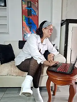 Amadamilf1980 online show from 09/18/25, 08:00