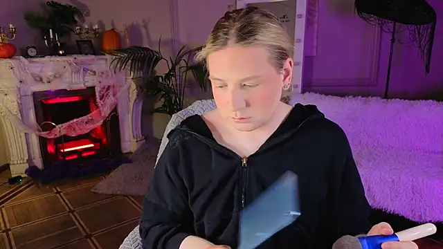 Jes Solar online show from 10/31/25, 09:05