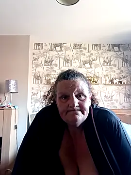 MissQueenBeex online show from 03/20/25, 12:00