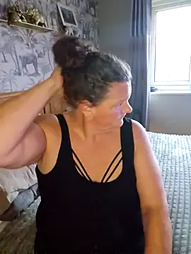 MissQueenBeex online show from 09/19/25, 05:24