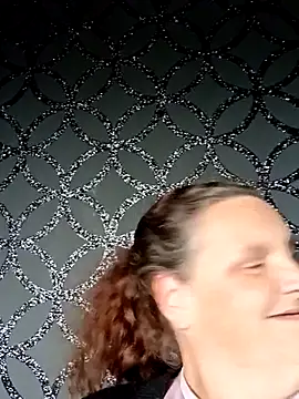 MissQueenBeex online show from 10/04/25, 10:46