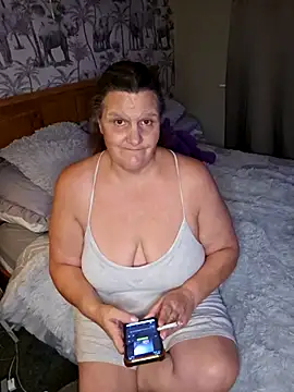 MissQueenBeex online show from 10/13/25, 07:58