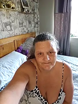 MissQueenBeex online show from 11/03/25, 10:16