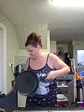 MissQueenBeex online show from 12/14/25, 12:32