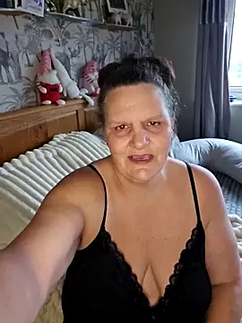 MissQueenBeex online show from 12/21/25, 12:56