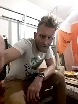 Snapshot of Tomassasdss chatting on 10/12/25, 04:11 Tomassasdss online show from 10/12/25, 04:11