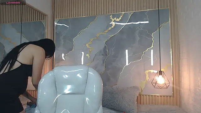 nei girl online show from 11/13/25, 01:37