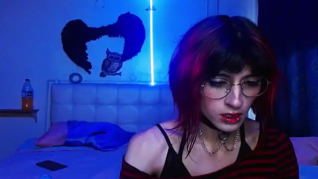 goth minerva online show from 09/30/25, 02:00