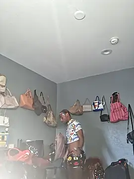 ItsBarbieBitcxxxx69 online show from 11/11/25, 05:46