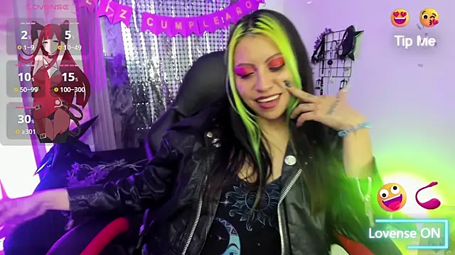 Snapshot of midory_ chatting on 10/31/25, 03:40 midory online show from 10/31/25, 03:40