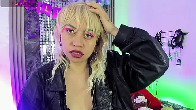 Snapshot of midory_ chatting on 11/19/25, 03:28 midory online show from 11/19/25, 03:28