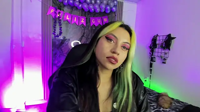 Snapshot of midory_ chatting on 11/29/25, 04:04 midory online show from 11/29/25, 04:04