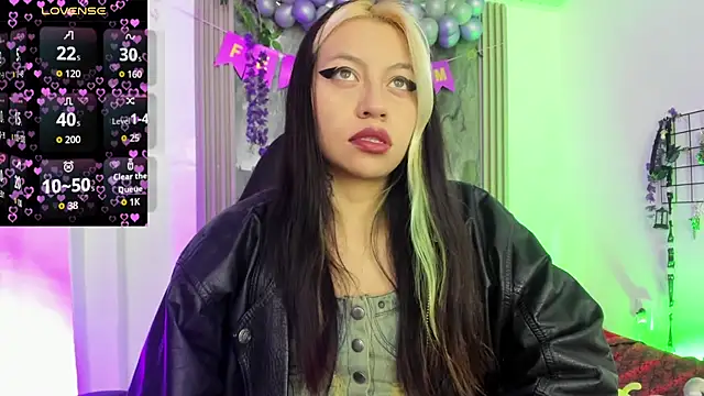 Snapshot of midory_ chatting on 12/15/25, 04:06 midory online show from 12/15/25, 04:06