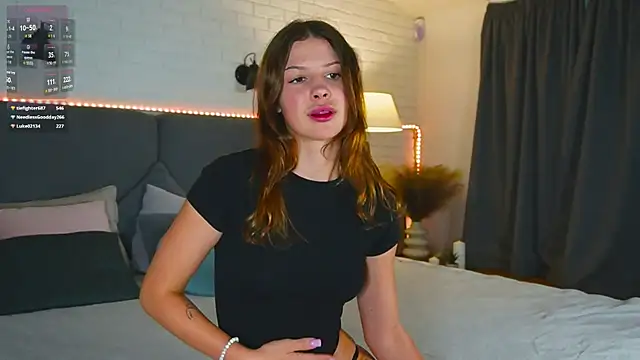 Snapshot of Liana___Li chatting on 11/27/25, 06:48 Liana Li online show from 11/27/25, 06:48