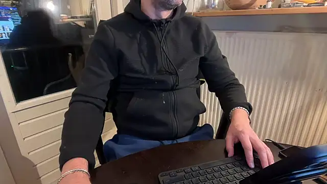 MaxiDimi online show from 10/29/25, 10:11