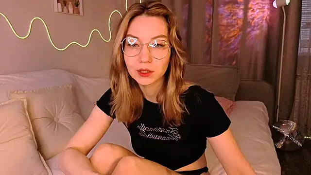 Lilo Sims online show from 10/04/25, 02:42