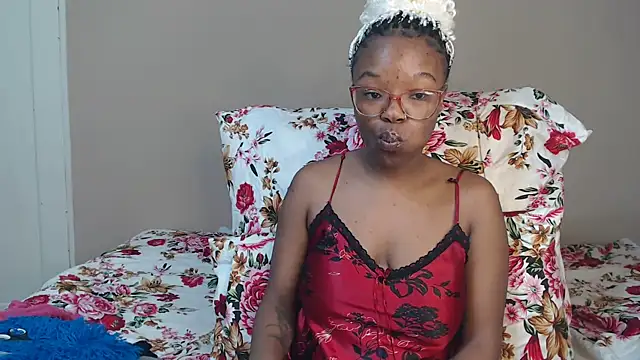 YummyMelanin117 online show from 04/07/26, 11:37