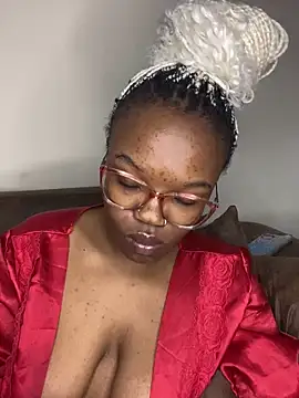 YummyMelanin117 online show from 04/16/26, 11:40