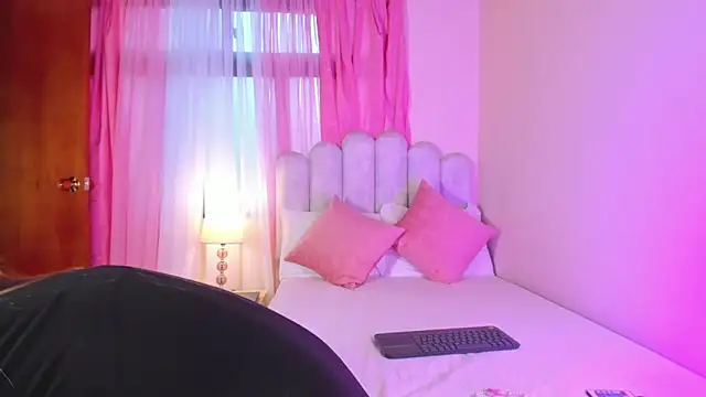 zaraquiinn online show from 11/14/25, 09:57