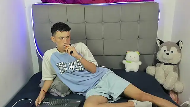 jeims hotboy online show from 07/10/26, 01:25