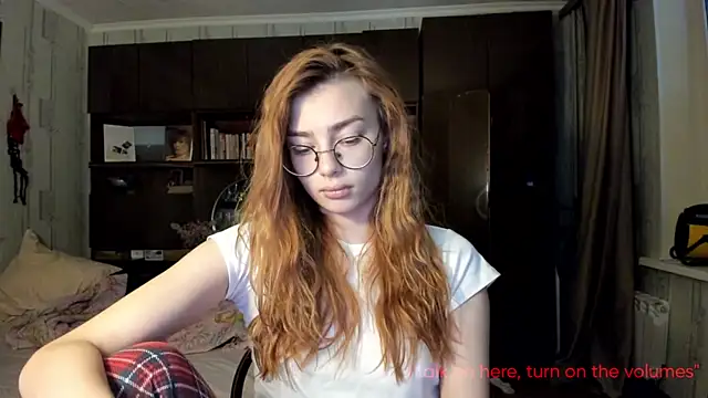Snapshot of AngelaSwan chatting on 10/13/25, 03:12 AngelaSwan online show from 10/13/25, 03:12