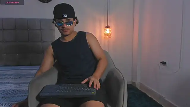 samxx muscle online show from 12/15/25, 03:16