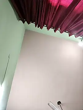 Snapshot of Eshwari_Chopra chatting on 09/18/25, 04:14 Eshwari Chopra online show from 09/18/25, 04:14