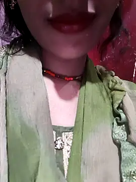 Snapshot of Eshwari_Chopra chatting on 11/13/25, 03:27 Eshwari Chopra online show from 11/13/25, 03:27