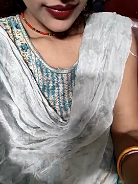 Snapshot of Eshwari_Chopra chatting on 11/14/25, 10:03 Eshwari Chopra online show from 11/14/25, 10:03