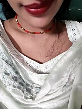 Snapshot of Eshwari_Chopra chatting on 11/16/25, 05:18 Eshwari Chopra online show from 11/16/25, 05:18