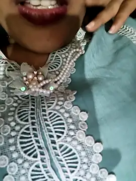 Snapshot of Eshwari_Chopra chatting on 11/27/25, 05:04 Eshwari Chopra online show from 11/27/25, 05:04