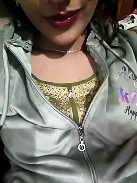 Snapshot of Eshwari_Chopra chatting on 12/04/25, 04:48 Eshwari Chopra online show from 12/04/25, 04:48