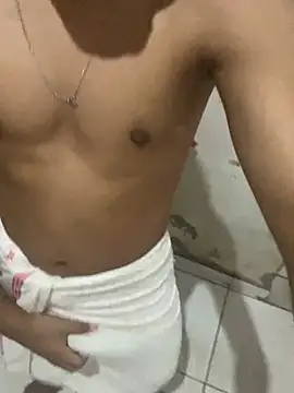 Snapshot of hiaguexxx chatting on 03/20/25, 10:54 hiaguexxx online show from 03/20/25, 10:54