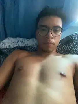 Snapshot of hiaguexxx chatting on 11/08/25, 06:40 hiaguexxx online show from 11/08/25, 06:40