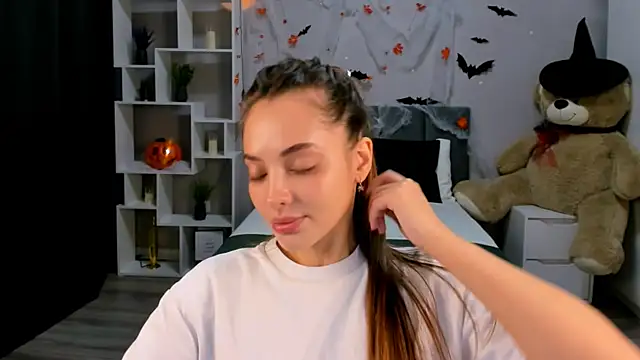 MelanieAlves online show from 10/17/25, 07:44