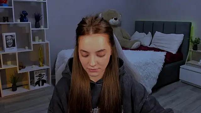 MelanieAlves online show from 11/26/25, 06:09