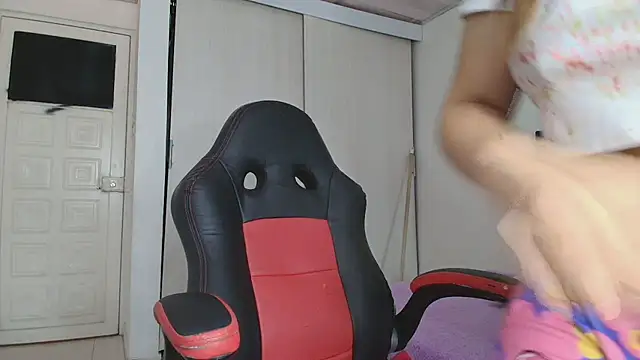 lovehotpink online show from 11/05/25, 05:24