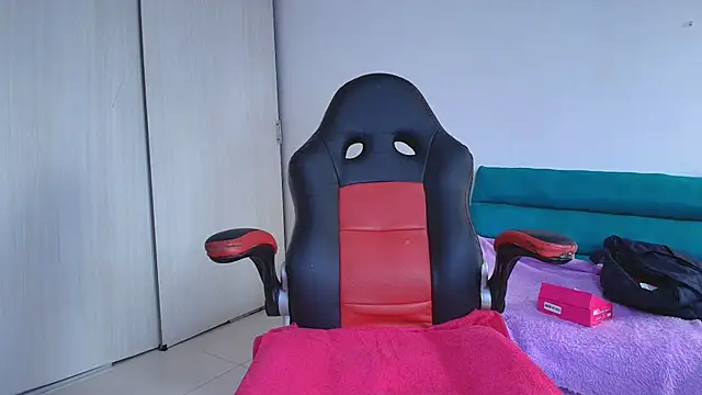 lovehotpink online show from 11/28/25, 08:11