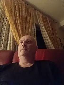 Snapshot of Alexis_Bull chatting on 07/03/26, 12:17 Alexis Bull online show from 07/03/26, 12:17