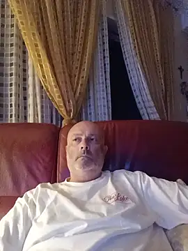Snapshot of Alexis_Bull chatting on 07/23/26, 11:02 Alexis Bull online show from 07/23/26, 11:02