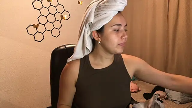 Snapshot of amelia_hall chatting on 09/18/25, 12:07 amelia hall online show from 09/18/25, 12:07