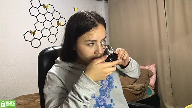 Snapshot of amelia_hall chatting on 11/18/25, 12:53 amelia hall online show from 11/18/25, 12:53