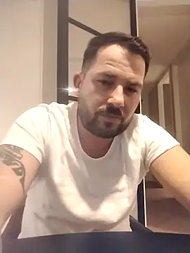 iunutmi online show from 11/18/25, 06:34